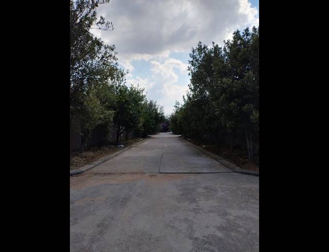 LAND FOR SALE IN FOURWAYS